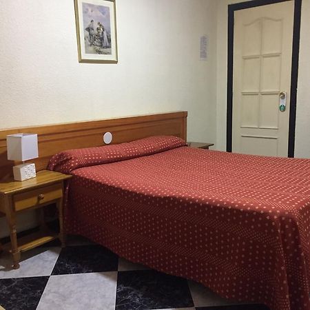 Hostal Jacinto Alcala de Henares Luaran gambar
