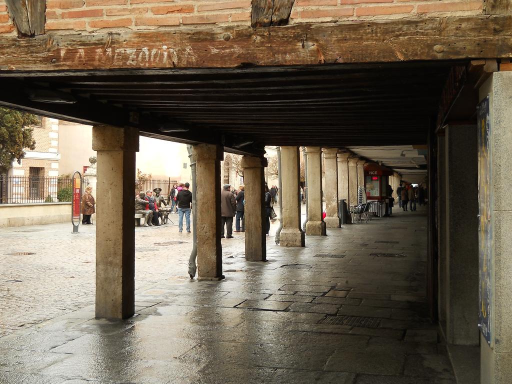 Hostal Jacinto Alcala de Henares Luaran gambar