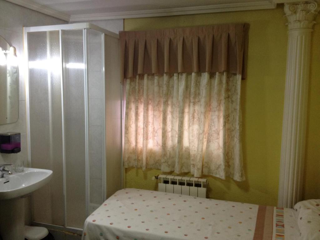 Hostal Jacinto Alcala de Henares Luaran gambar