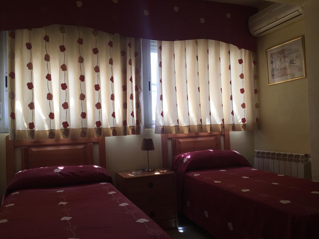Hostal Jacinto Alcala de Henares Luaran gambar