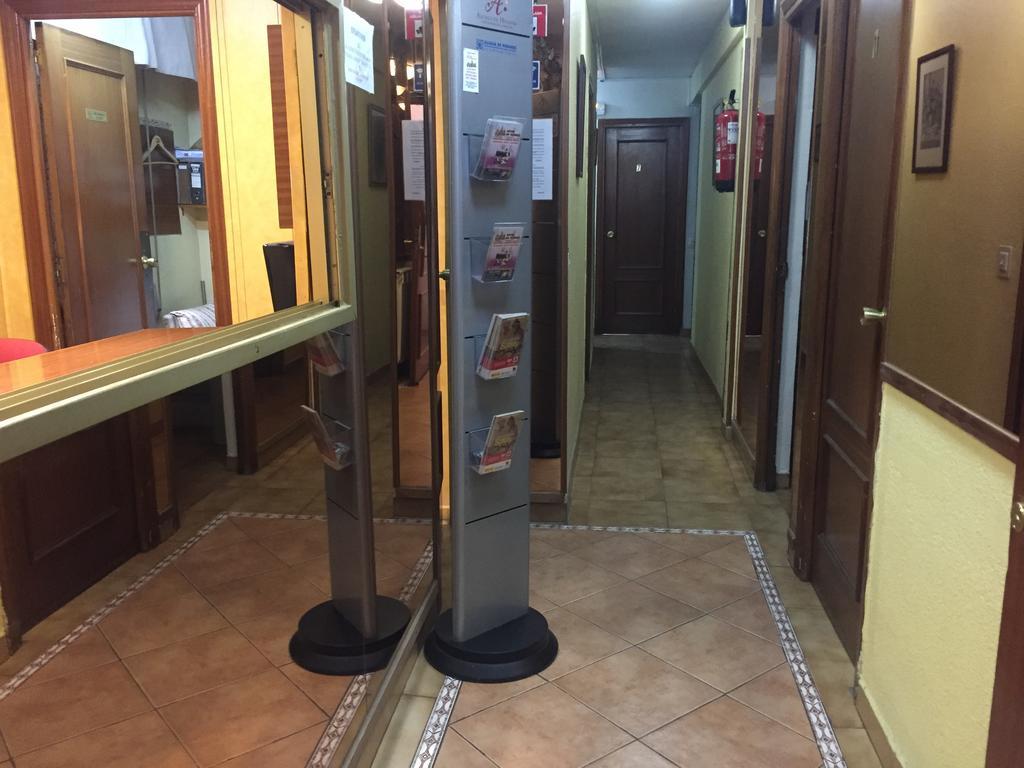 Hostal Jacinto Alcala de Henares Luaran gambar