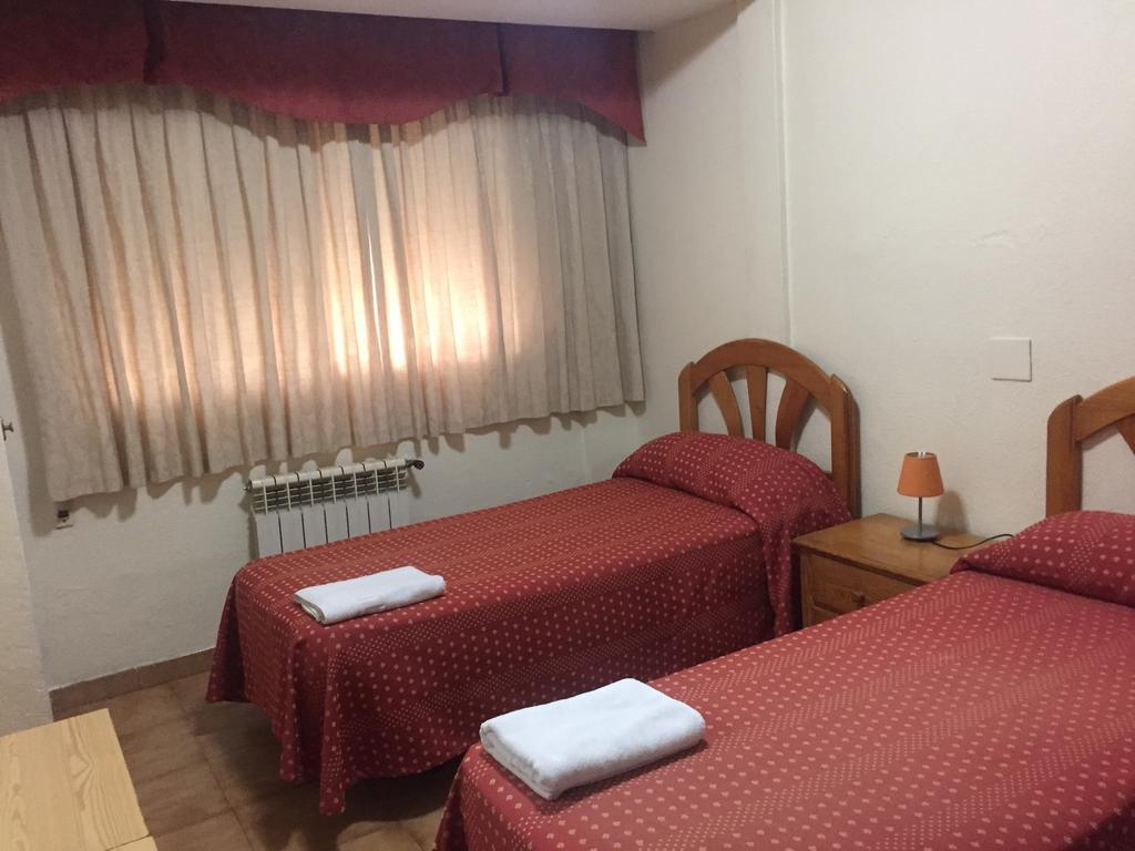 Hostal Jacinto Alcala de Henares Luaran gambar