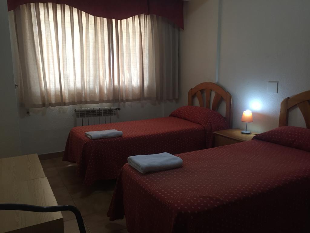 Hostal Jacinto Alcala de Henares Luaran gambar