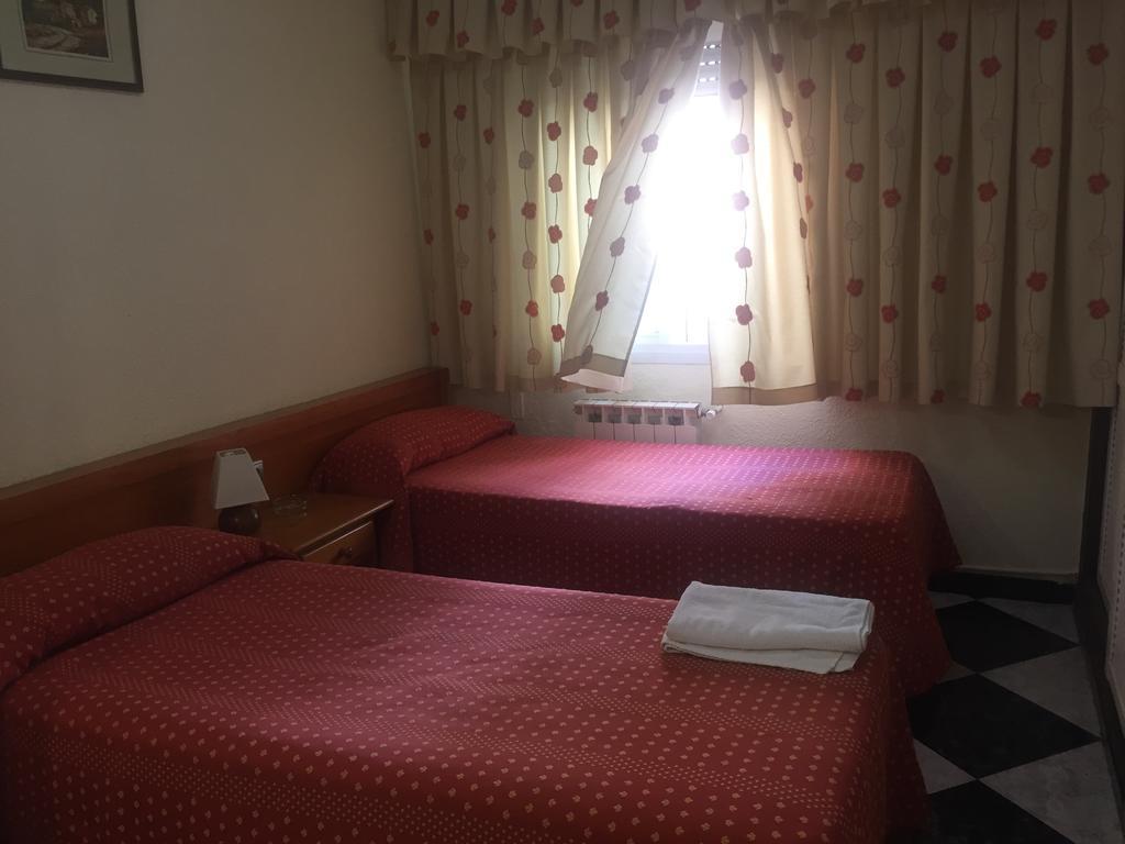 Hostal Jacinto Alcala de Henares Luaran gambar