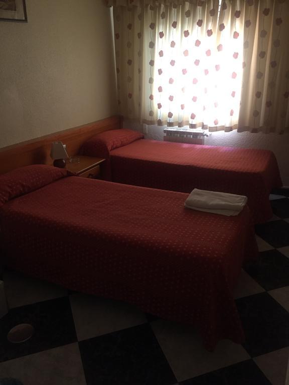 Hostal Jacinto Alcala de Henares Luaran gambar