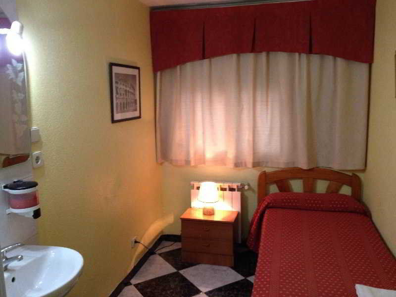 Hostal Jacinto Alcala de Henares Luaran gambar