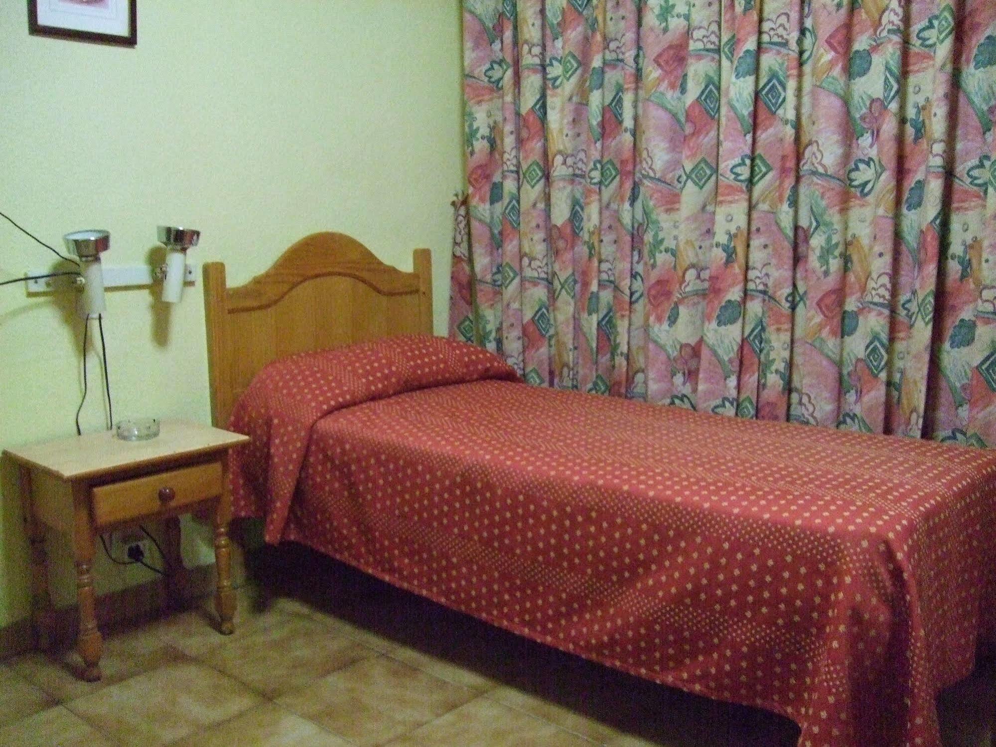 Hostal Jacinto Alcala de Henares Luaran gambar