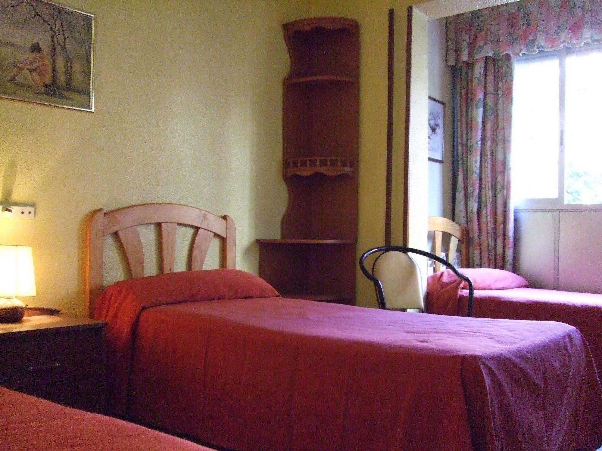 Hostal Jacinto Alcala de Henares Luaran gambar