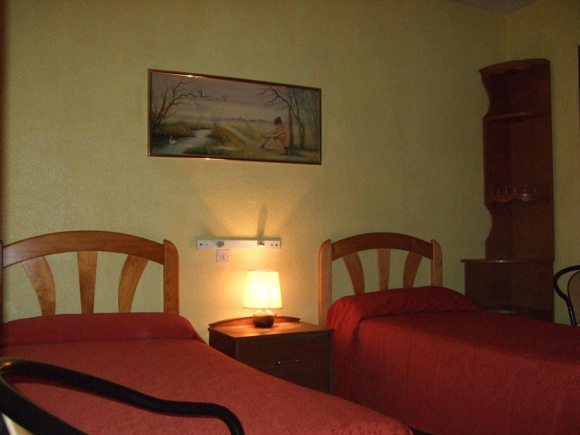 Hostal Jacinto Alcala de Henares Luaran gambar