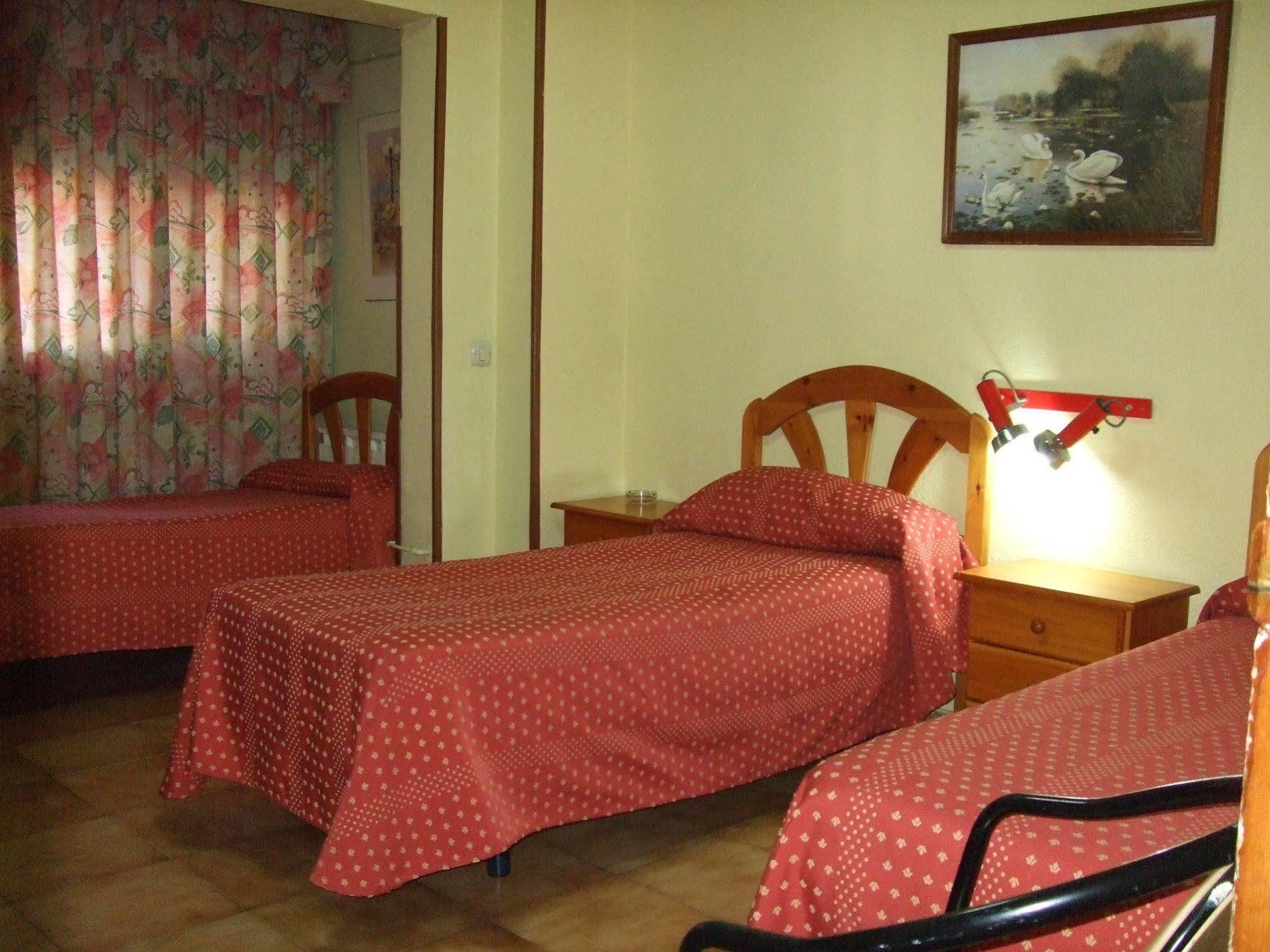 Hostal Jacinto Alcala de Henares Luaran gambar
