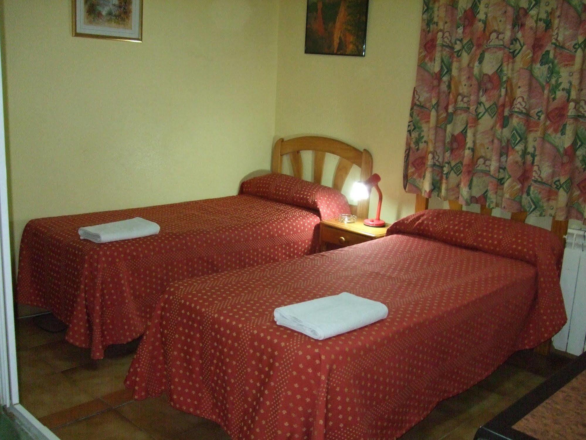Hostal Jacinto Alcala de Henares Luaran gambar