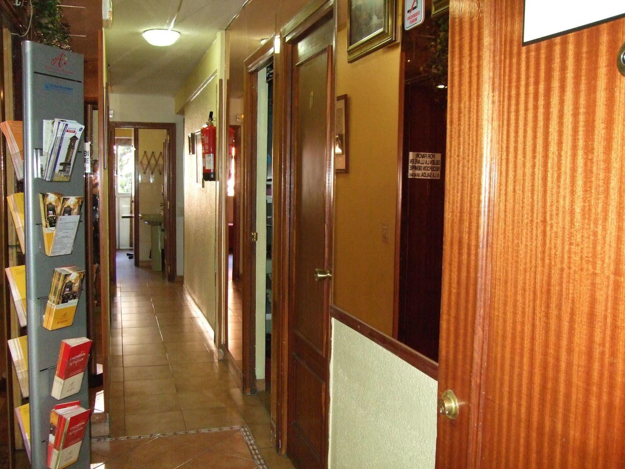 Hostal Jacinto Alcala de Henares Luaran gambar